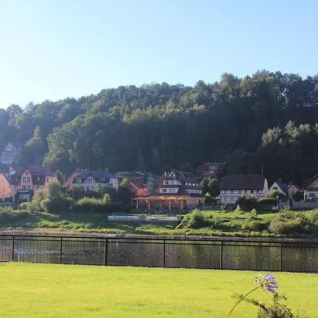 Dampfschiffhotel *
